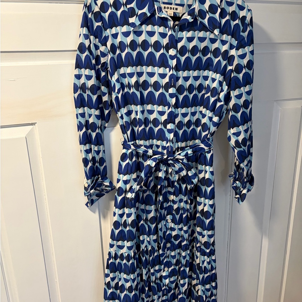 Boden Navy and Light Blue Geometric Button-Up Shirt